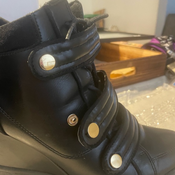 Aldo black, futuristic size 10 wedge boots. Worn once to a Prince event. - Picture 4 of 10